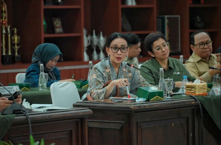 Amelia Anggraeni Apresiasi Inovasi Seragam Baru TNI sebagai Langkah Modernisasi