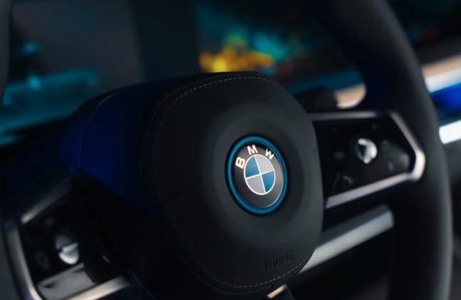 BMW Tarik 15 Ribu Mobil karena Risiko Kebakaran, iPhone Lipat Apple Gunakan Material Premium
