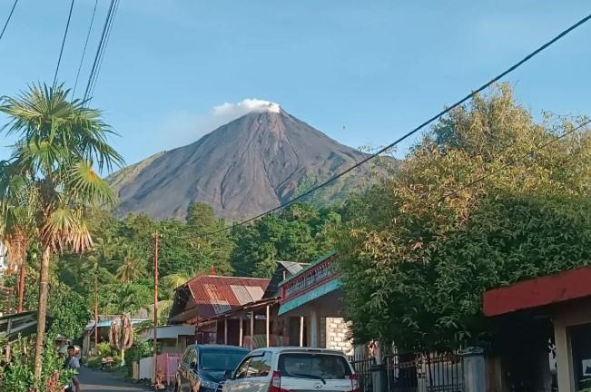 Aktivitas Gunung Karangetang Meningkat, Badan Geologi Peringatkan Potensi Erupsi dan Awan Panas