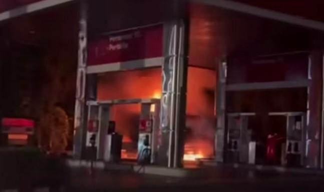 Mobil Tangki BBM Terbakar di SPBU Kemanggisan, Kerugian Capai Rp2,5 Miliar