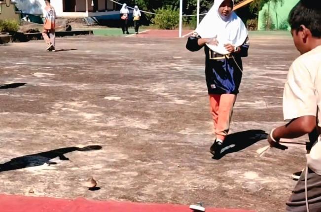 Permainan Gasing di Pulau Penyengat Jadi Benteng Budaya Lawan Dampak Negatif Dunia Digital