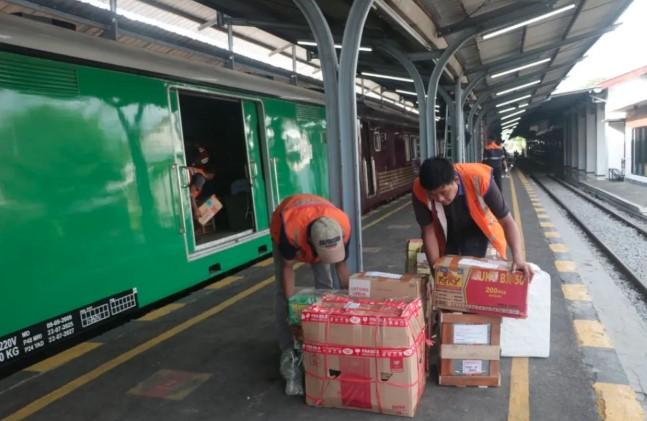 KAI Tambah Kereta Bagasi di KA Pandalungan Jember–Jakarta, Volume Angkutan Barang Naik 208 Persen