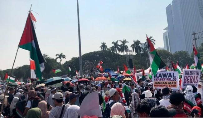 Massa Desak Pemerintah Kawal Gencatan Senjata Palestina-Israel dalam Aksi “Indonesia Tolak Genosida”