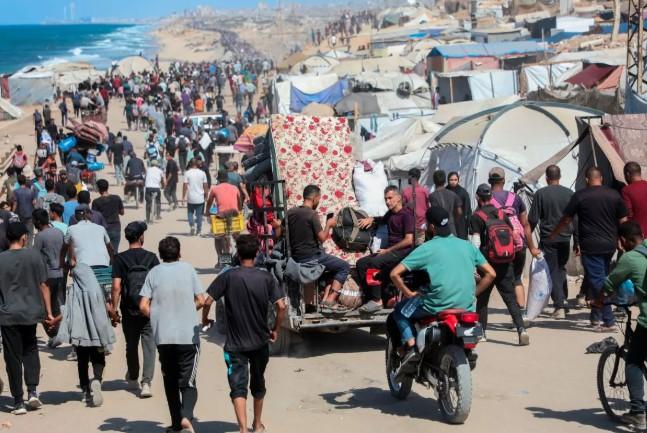 Pengungsi Palestina Mulai Kembali ke Wilayah Utara Gaza Setelah Pembukaan Jalur Utama oleh Militer Israel