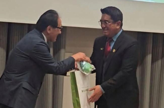 Rektor UI Prof. Heri Hermansyah Raih Tohoku University International Award di Jepang