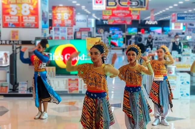 Indonesia Menari 2025: 600 Peserta Padati Mal di Jakarta, Tampilkan Gerakan Daerah Bernuansa Modern