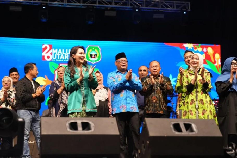 Ribuan Warga Sofifi Meriahkan Pesta Rakyat Hari Jadi ke-26 Maluku Utara Bersama Gubernur Sherly Tjoanda