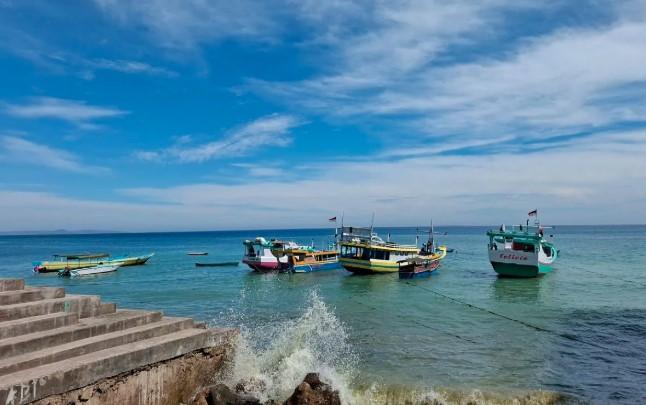 BMKG: Gelombang Laut di NTT Capai 2,5 Meter, Berlaku Hingga 15 Oktober 2025