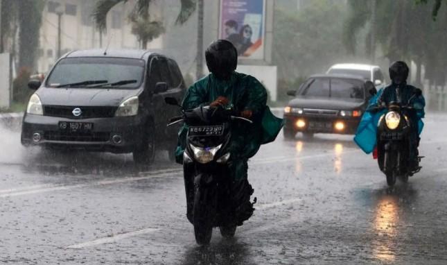 BMKG Imbau Waspada Hujan Petir dan Cuaca Panas Ekstrem di Sejumlah Wilayah pada Minggu