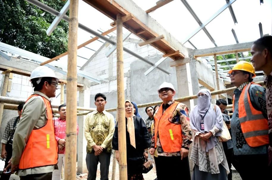 Menteri Abdul Mu'ti Tinjau Revitalisasi SMP Tertua di Makassar, Tekankan Pembelajaran Inklusif dan Berbasis Teknologi
