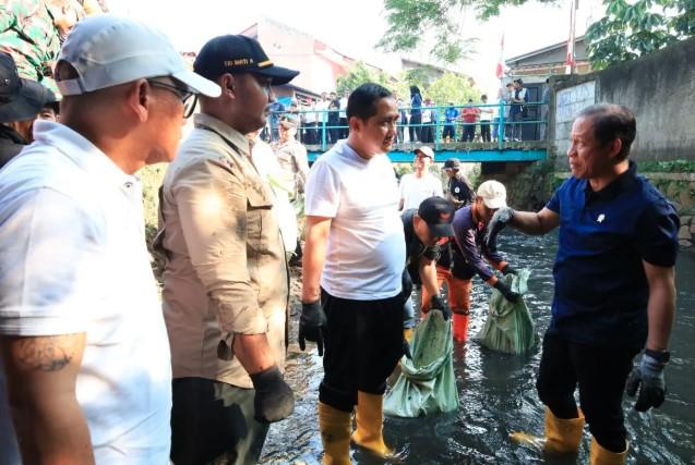 KLH Percepat Implementasi Prokasih, Sungai Cipinang Jadi Proyek Awal Penataan Bersih