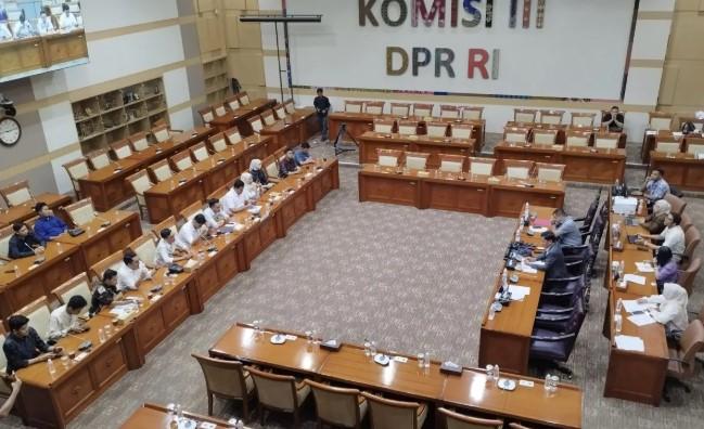Ketua Komisi III DPR: Kendala dalam Program Makan Bergizi Gratis Adalah Hal Wajar, DPR Tetap Dukung