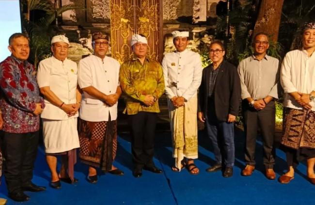 Dirut PTDI Terima Lencana Kehormatan atas Kontribusi Majukan Industri Aviasi di Bali Utara