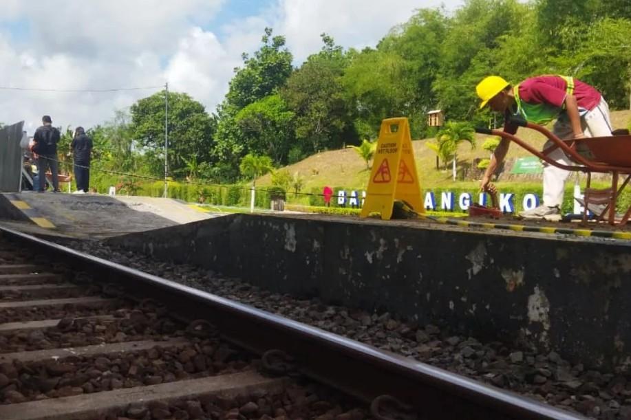 Menjelang Libur Natal dan Tahun Baru, Tiga Stasiun di Banyuwangi Direnovasi dengan Sentuhan Lokal