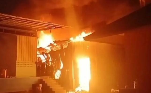 Kebakaran Gudang Ekspedisi di Cakung Timbulkan Kerugian Rp500 Juta, Diduga Akibat Arus Pendek