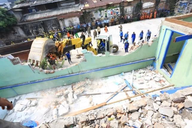 KAI Daop 1 Jakarta Bongkar 37 Bangunan Liar di Jalur Rel Kampungbandan–Angke