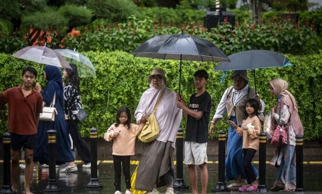 BMKG Prakirakan Hujan Guyur Seluruh Wilayah Jakarta Sepanjang Jumat, 17 Oktober 2025