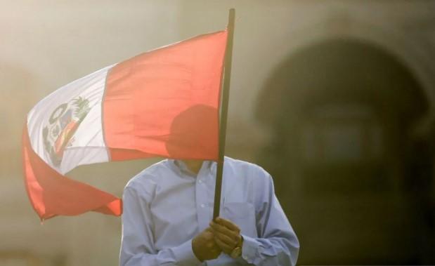 Demonstrasi Antipemerintah di Peru Tewaskan Satu Orang dan Lukai 102 Orang, Dipicu Pemakzulan Presiden