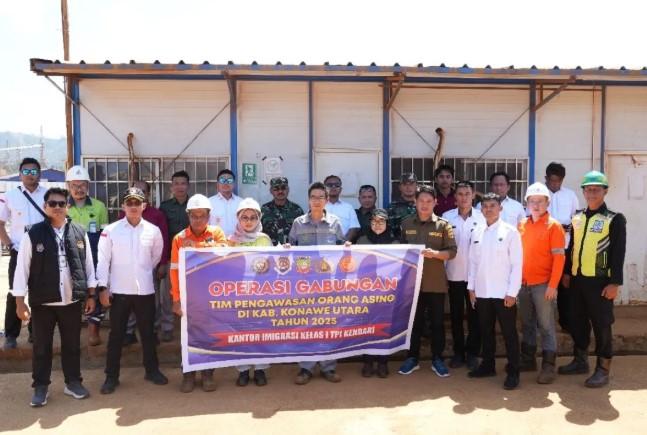 Imigrasi Kendari Gelar Operasi Gabungan di Konut, 55 TKA di PT Stargate Pacific Resources Tercatat Legal