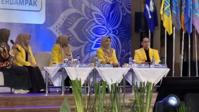 UT Surabaya Bekali 1.065 Calon Wisudawan dengan Literasi Data, Hadapi Tantangan Era Digital