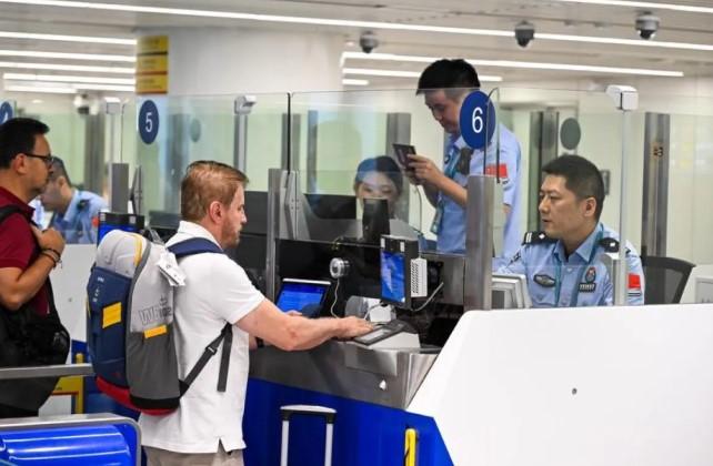 Lonjakan Wisatawan ke Hainan Capai Lebih dari 2 Juta, Akses Bebas Visa Jadi Daya Tarik Utama