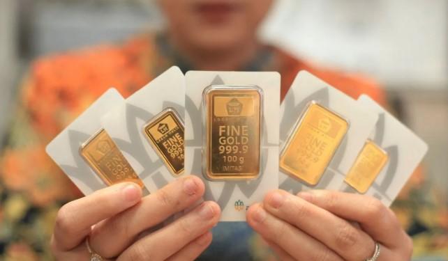 Harga Emas Antam Turun Drastis Rp57.000, Kini Jadi Rp2,428 Juta per Gram