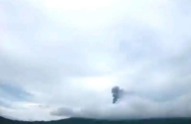 Gunung Ibu Erupsi Kembali, Kolom Abu Capai 600 Meter dan Masyarakat Diminta Waspada