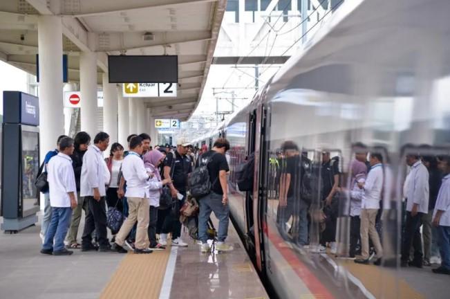 Dalam Dua Tahun, Kereta Cepat Whoosh Layani 12 Juta Penumpang dan Ubah Budaya Perjalanan Indonesia