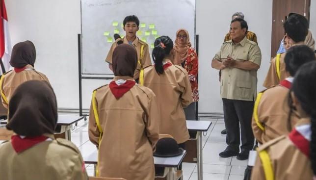 DPR Nilai Prabowo Tunjukkan Perhatian Nyata terhadap Pendidikan dalam Satu Tahun Pemerintahan