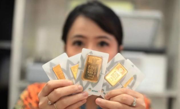 Harga Emas Antam Turun Rp13.000, Kini Dijual Rp2,415 Juta per Gram