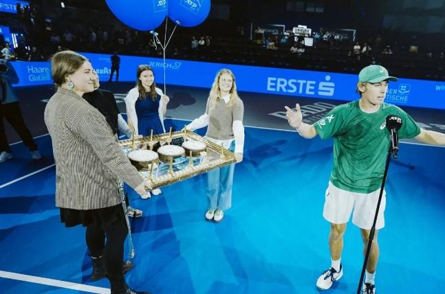 De Minaur Raih Kemenangan ke-300 di Vienna Open, Jaga Peluang ke ATP Finals 2025