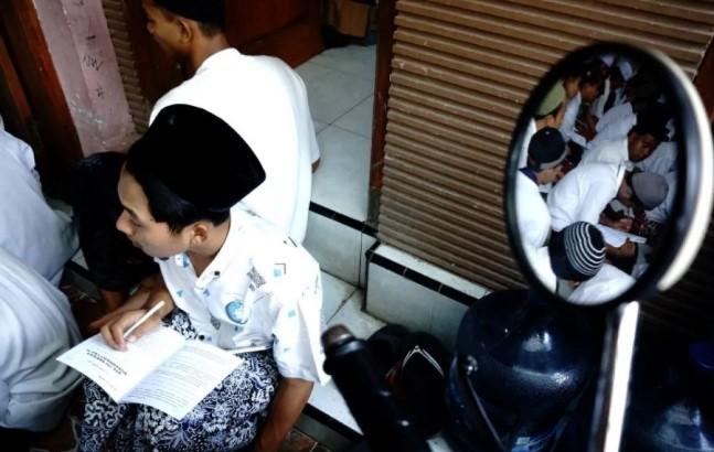 Hari Santri: Dari Sarung dan Terompah ke Jas dan Dasi, Santri Modern Kini Menembus Berbagai Bidang Kehidupan