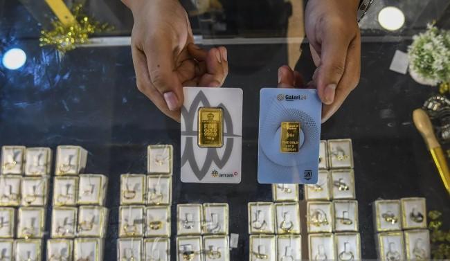 Harga Emas 22 Oktober 2025: Antam Turun, UBS dan Galeri24 Stabil di Pegadaian