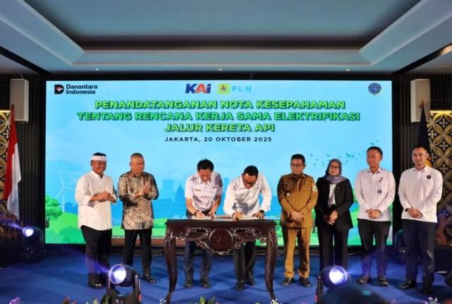 KAI dan PLN Teken Nota Kesepahaman Elektrifikasi Kereta Api, Proyek Tanpa APBN untuk Dukung Transportasi Hijau