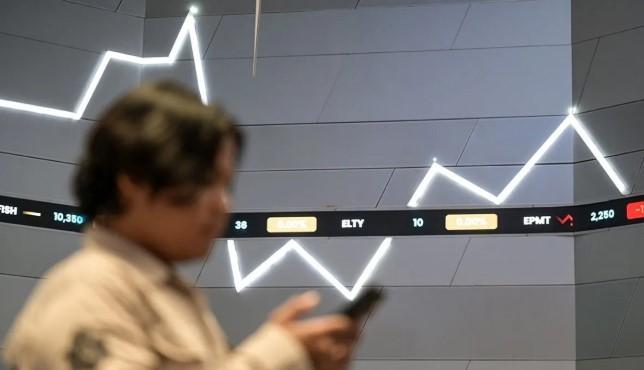 IHSG Dibuka Menguat 0,95 Persen ke Level 8.165, Bursa Saham Bergerak Positif di Awal Pekan