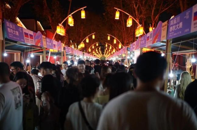 Jingdezhen, Surga Keramik Dunia yang Bikin Ketagihan: Kisah Seniman Internasional di Pusat Porselen Tiongkok
