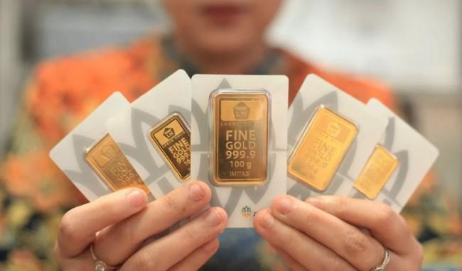 Harga Emas Antam Anjlok Rp177 Ribu per Gram, Buyback Turun ke Rp2,164 Juta