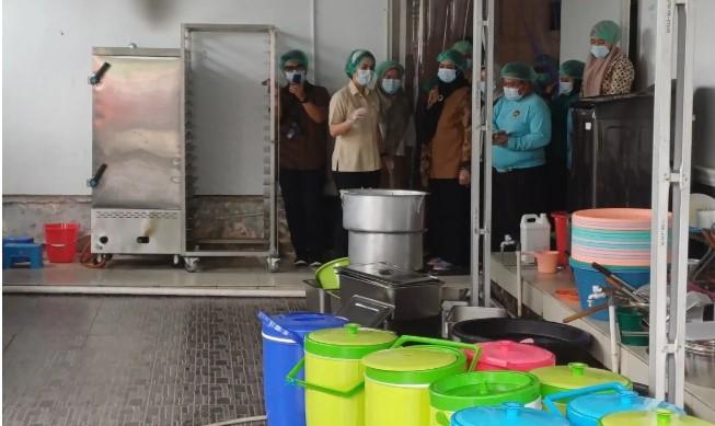 Wamen BKKBN Tinjau Program Makan Bergizi Gratis, Lansia di Tanjungpinang Berperan Aktif dan Dapat Penghasilan