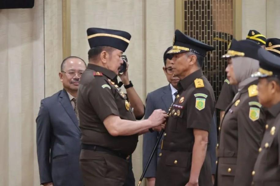 Pelantikan 17 Kajati dan 20 Pejabat Eselon II, Jaksa Agung Tekankan Tanggung Jawab dan Penanganan Korupsi