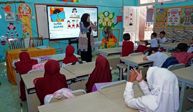 Berita Terpopuler: Beasiswa untuk 150 Ribu Guru, Dugaan Korupsi Whoosh, hingga Banjir Pantura Semarang