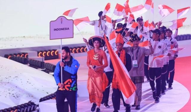 Tampil dengan Busana Adat Nusantara, Kontingen Indonesia Warnai Pembukaan Asian Youth Games 2025 di Bahrain