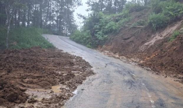 Akses Jalan Trenggalek–Tulungagung Kembali Dibuka Usai Tertutup Longsor di Bendungan