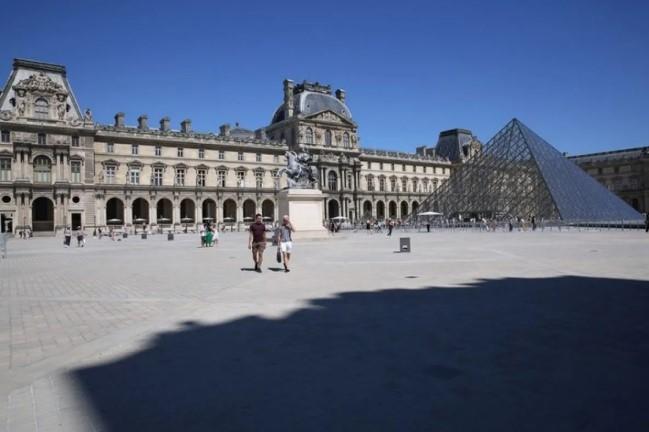 Museum Louvre Dibuka Kembali Usai Pencurian Permata Bernilai 88 Juta Euro, Pelaku Masih Buron