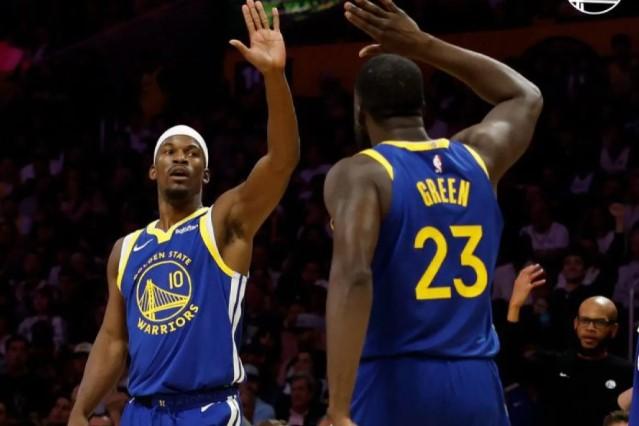 Warriors Menang Dramatis Lewat Overtime, Curry Bawa Tim Tundukkan Nuggets di Laga Pembuka NBA