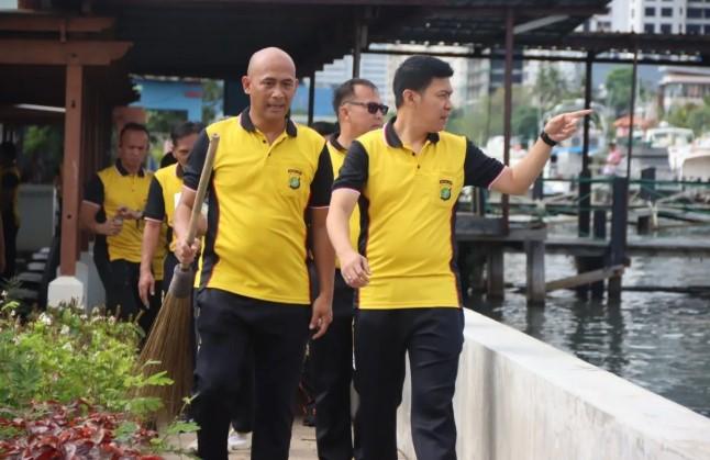 Polres Kepulauan Seribu Gelar Aksi Bersih Laut di Marina Ancol, Ajak Warga Jaga Keindahan Pesisir