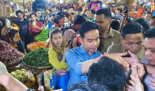 Tinjau Pasar Jagasatru Cirebon, Wapres Gibran Pastikan Harga Pangan Menjelang Akhir Tahun Tetap Stabil