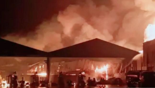 Gudang Limbah B3 di Karawang Terbakar, Pemadaman Berlangsung Delapan Jam