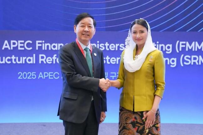 Dorong Ekspor UMKM dan Optimalkan IK-CEPA, Wamendag Roro Bertemu Wakil PM Korsel di Forum APEC