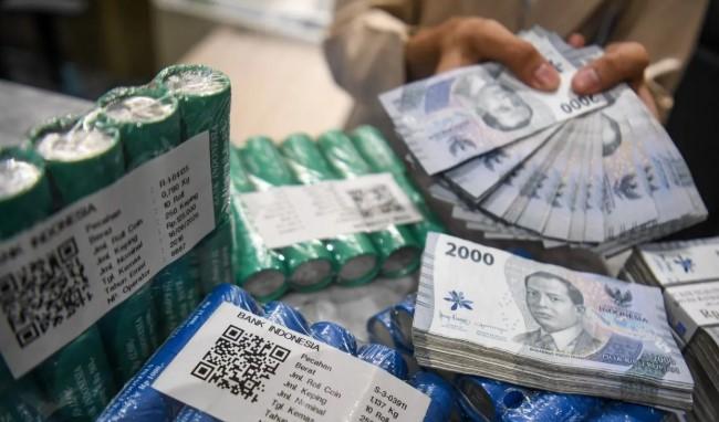 Rupiah Melemah Tipis ke Level Rp16.613 per Dolar AS, Bank Indonesia Pertahankan Suku Bunga