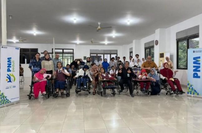 Peringati Sumpah Pemuda, PNM Beri Beasiswa Bahasa Inggris untuk Penyandang Cerebral Palsy di Jakarta